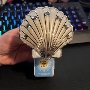 Bath & Body Works Wallflower Plugin Pearl Shell with Silver Detailing